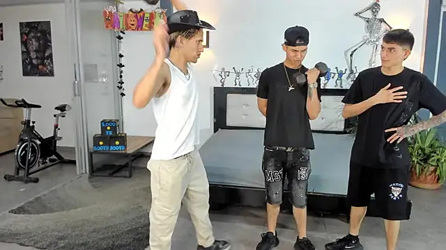 Snapshot of Playhardsex_ chatting on 10/11/25, 10:52 Playhardsex online show from 10/11/25, 10:52