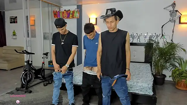 Snapshot of Playhardsex_ chatting on 10/12/25, 10:53 Playhardsex online show from 10/12/25, 10:53