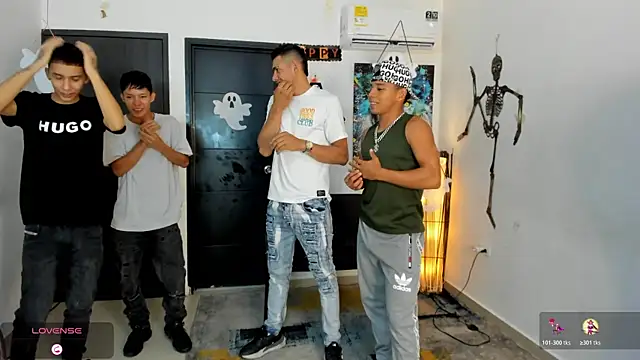 Snapshot of Playhardsex_ chatting on 10/28/25, 11:18 Playhardsex online show from 10/28/25, 11:18