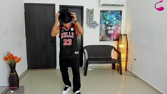 Snapshot of Playhardsex_ chatting on 11/14/25, 11:02 Playhardsex online show from 11/14/25, 11:02