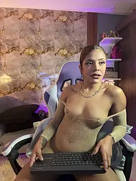 Snapshot of hannachris- chatting on 11/24/25, 11:15 hannachris- online show from 11/24/25, 11:15