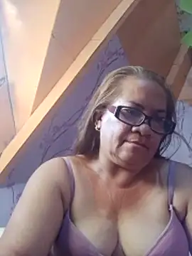 Snapshot of vickyhot1966 chatting on 06/11/26, 10:52 vickyhot1966 online show from 06/11/26, 10:52