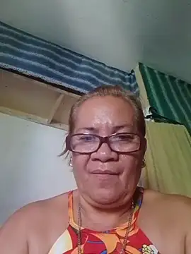 Snapshot of vickyhot1966 chatting on 06/17/26, 05:32 vickyhot1966 online show from 06/17/26, 05:32