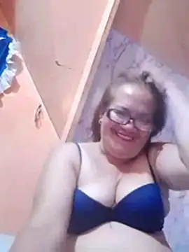 Snapshot of vickyhot1966 chatting on 06/17/26, 07:59 vickyhot1966 online show from 06/17/26, 07:59