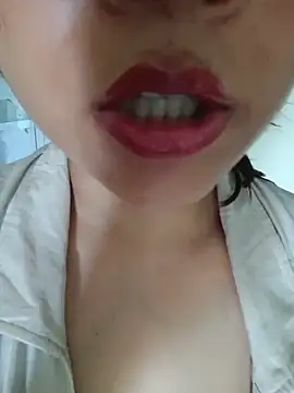 Snapshot of Hott_Muskan chatting on 05/21/26, 10:44 Hott Muskan online show from 05/21/26, 10:44