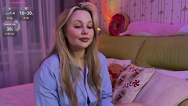 Snapshot of Estella_Elwood chatting on 01/19/26, 04:11 Estella Elwood online show from 01/19/26, 04:11