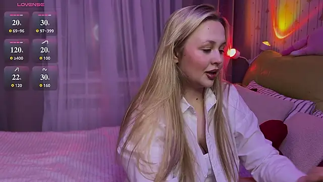 Snapshot of Estella_Elwood chatting on 02/12/26, 03:40 Estella Elwood online show from 02/12/26, 03:40