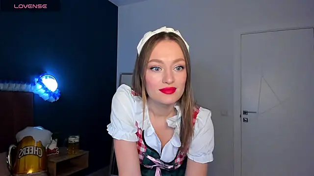 Snapshot of EvelynPoole chatting on 09/26/25, 01:31 EvelynPoole online show from 09/26/25, 01:31