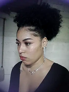 Snapshot of delaylacruz chatting on 11/11/25, 01:27 delaylacruz online show from 11/11/25, 01:27