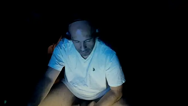 Snapshot of LeeCox chatting on 01/01/25, 10:11 LeeCox online show from 01/01/25, 10:11