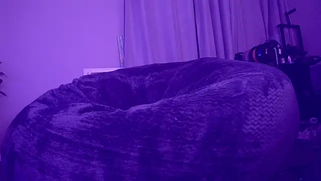 Snapshot of LeeCox chatting on 02/11/25, 02:24 LeeCox online show from 02/11/25, 02:24