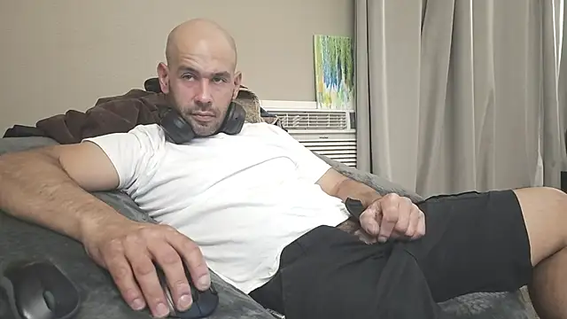 Snapshot of LeeCox chatting on 03/07/25, 03:40 LeeCox online show from 03/07/25, 03:40