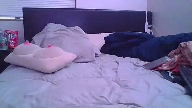 Snapshot of Eclipticice94 chatting on 10/28/25, 12:36 Eclipticice94 online show from 10/28/25, 12:36