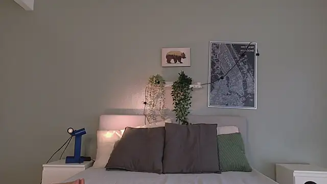 Nickifox   online show from 12/22/25, 07:33