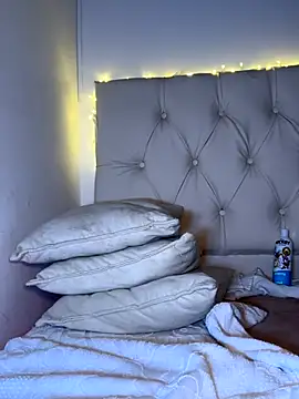 Danicute  online show from 12/05/25, 08:45