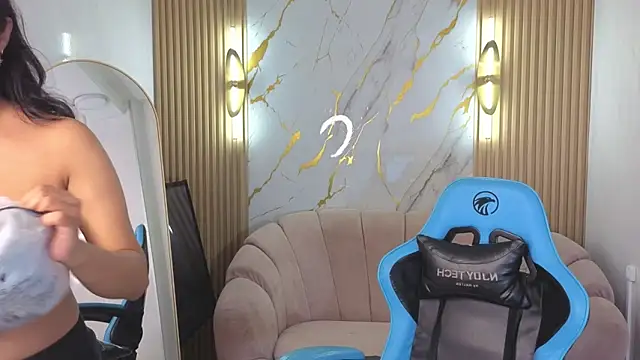 Snapshot of Gumball_b chatting on 10/16/25, 03:29 Gumball b online show from 10/16/25, 03:29