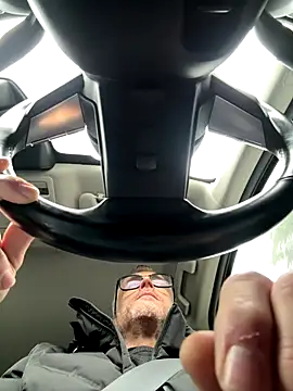 Axl hot online show from 12/20/25, 08:43