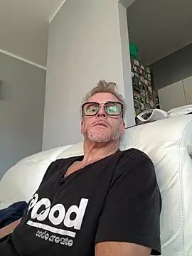 Axl hot online show from 02/19/26, 12:23