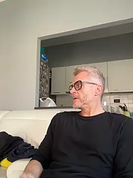 Axl hot online show from 03/12/26, 11:49