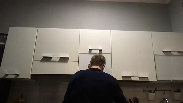 Axl hot online show from 03/23/26, 07:40