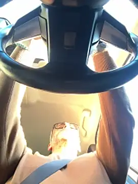 Axl hot online show from 03/27/26, 04:40