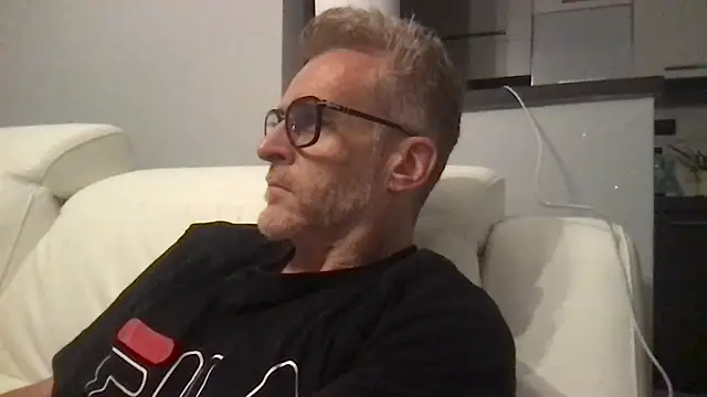 Axl hot online show from 05/08/26, 10:37
