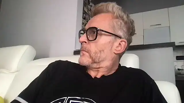 Axl hot online show from 06/02/26, 10:17