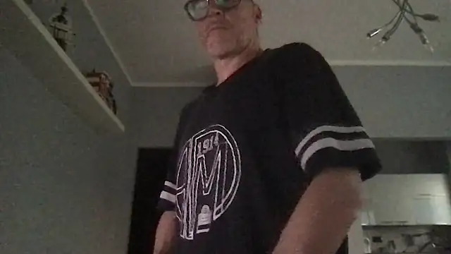 Snapshot of Axl_hot chatting on 06/09/26, 06:41 Axl hot online show from 06/09/26, 06:41