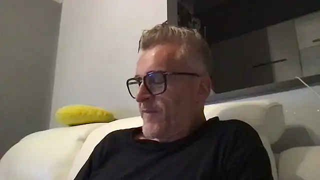 Snapshot of Axl_hot chatting on 06/10/26, 07:46 Axl hot online show from 06/10/26, 07:46
