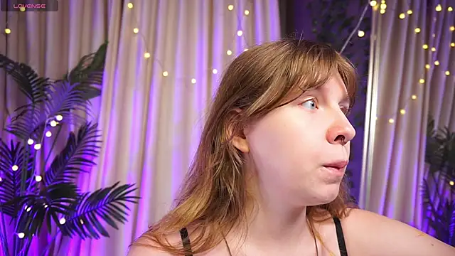 Snapshot of Sense_Of_Rosemary chatting on 09/10/25, 05:51 Sense Of Rosemary online show from 09/10/25, 05:51