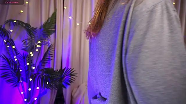 Snapshot of Sense_Of_Rosemary chatting on 09/20/25, 05:52 Sense Of Rosemary online show from 09/20/25, 05:52