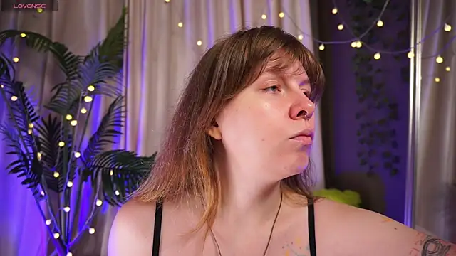 Snapshot of Sense_Of_Rosemary chatting on 09/30/25, 05:45 Sense Of Rosemary online show from 09/30/25, 05:45