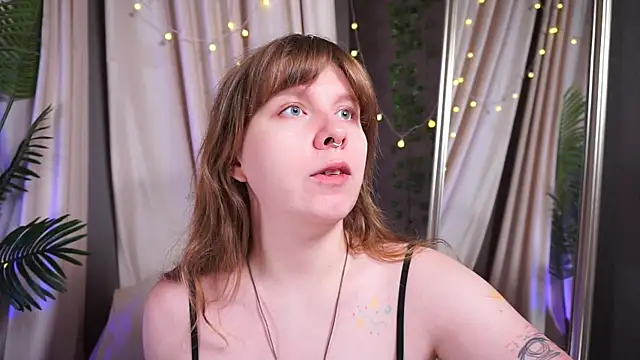 Snapshot of Sense_Of_Rosemary chatting on 10/19/25, 06:03 Sense Of Rosemary online show from 10/19/25, 06:03