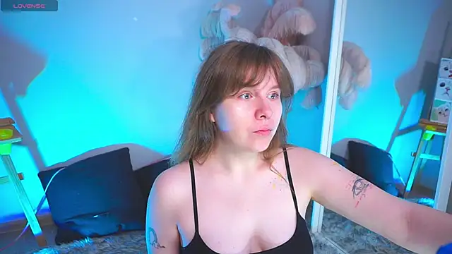 Snapshot of Sense_Of_Rosemary chatting on 11/15/25, 06:22 Sense Of Rosemary online show from 11/15/25, 06:22