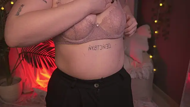 Snapshot of Sense_Of_Rosemary chatting on 12/16/25, 05:45 Sense Of Rosemary online show from 12/16/25, 05:45