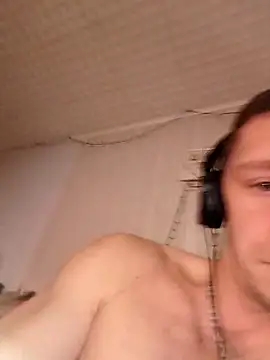 Snapshot of Dawidwi493_ chatting on 02/22/26, 01:20 Dawidwi493 online show from 02/22/26, 01:20