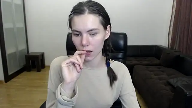 AmelieReve online show from 10/18/25, 04:52