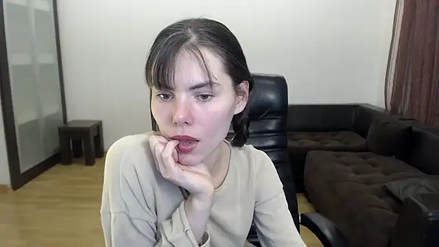 AmelieReve online show from 10/21/25, 03:57