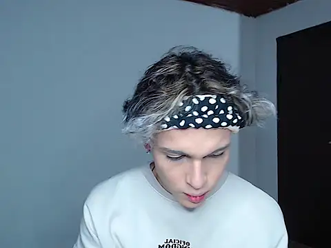 john vichenso online show from 10/30/25, 10:32