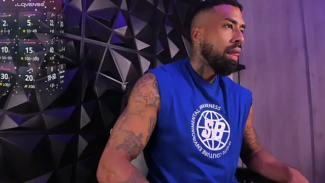 Snapshot of OstinDaniels chatting on 10/10/25, 09:58 OstinDaniels online show from 10/10/25, 09:58