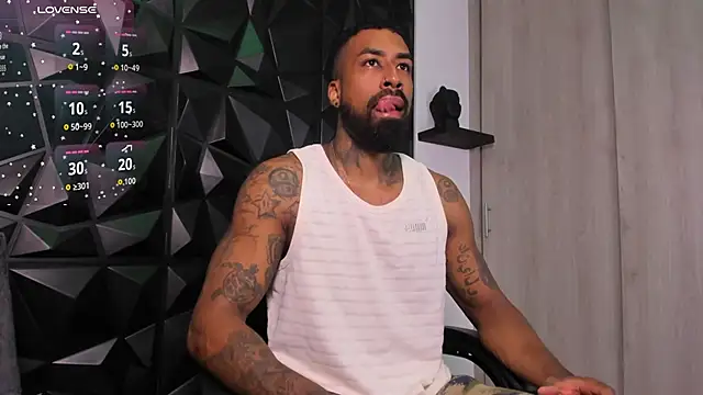 Snapshot of OstinDaniels chatting on 10/30/25, 10:21 OstinDaniels online show from 10/30/25, 10:21