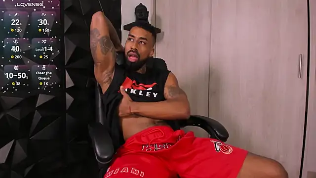 Snapshot of OstinDaniels chatting on 12/13/25, 10:26 OstinDaniels online show from 12/13/25, 10:26