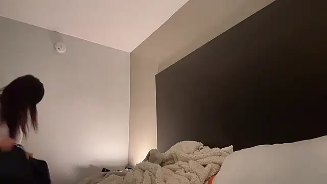 ValentinaPlays online show from 04/15/26, 02:35