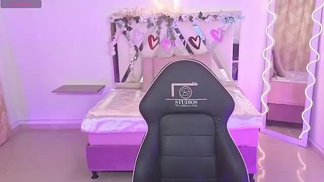 ZURY TAY online show from 09/20/25, 11:44