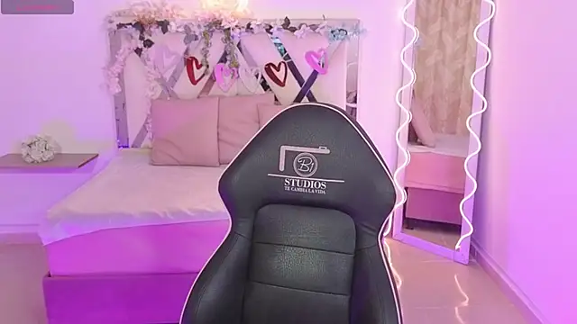 ZURY TAY online show from 09/21/25, 11:45