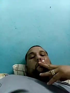 Snapshot of dotadou chatting on 09/28/25, 10:09 dotadou online show from 09/28/25, 10:09