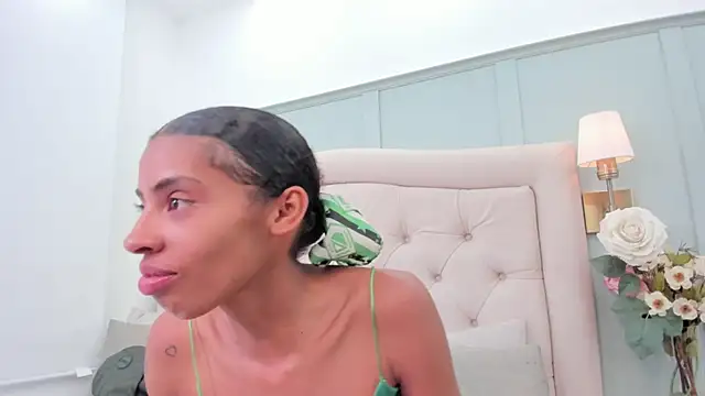 sarah ashbourne online show from 12/16/25, 02:55