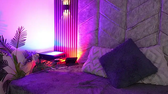 maddy1y  online show from 02/24/26, 12:03