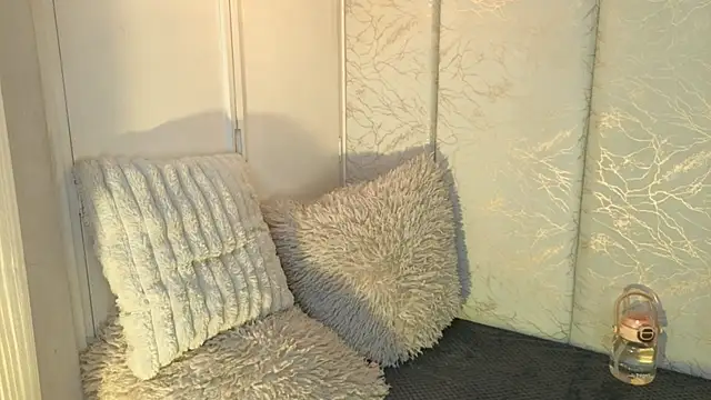 maddy1y  online show from 05/19/26, 12:22