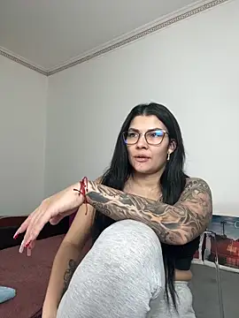 MiaKiittyy online show from 01/05/26, 05:27